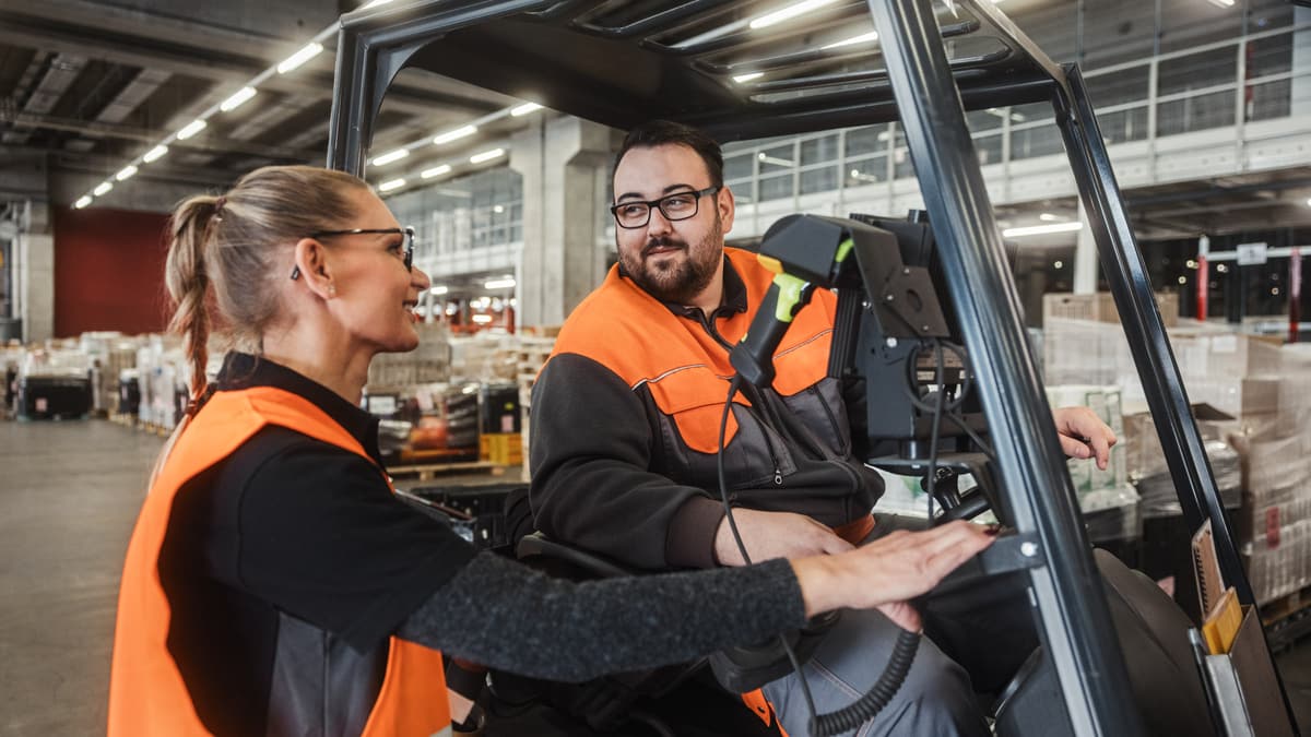 Logistik Warenfluss Teamaustausch