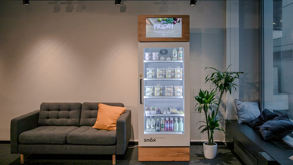 Lounge mit Snäx-Kühlschrank
