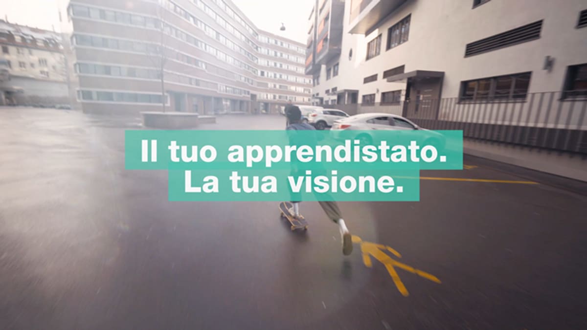 Ragazzo sullo skateboard Ragazzo sullo skateboard
