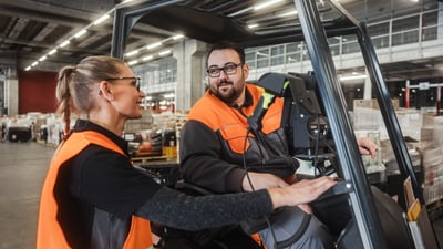 Logistik Warenfluss Teamaustausch
