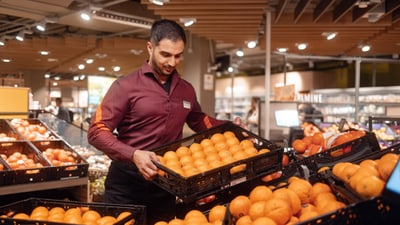 Supermarkt_Auffüllen_Früchte