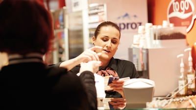 Zahlvorgang Migros Take Away Tresen