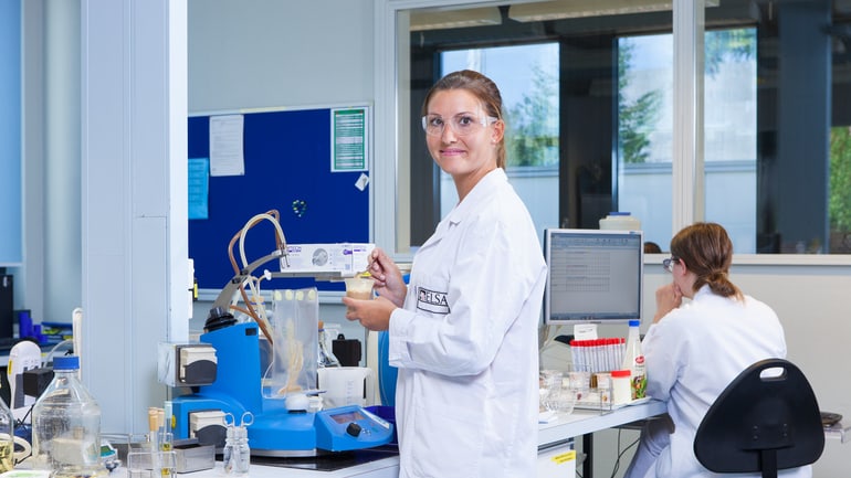 Collaboratrice in laboratorio