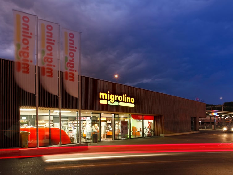 Migrolino Shop vor dem Abendhimmel
