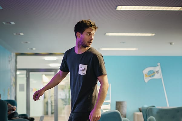 Un collaboratore con hoverboard