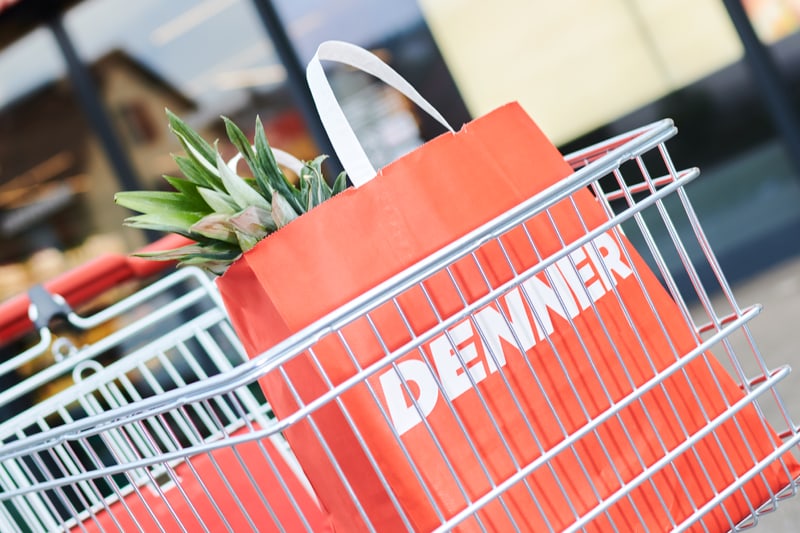 Einkaufswagen und Tasche