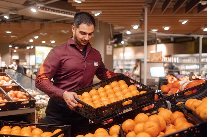 Supermarkt_Auffüllen_Früchte