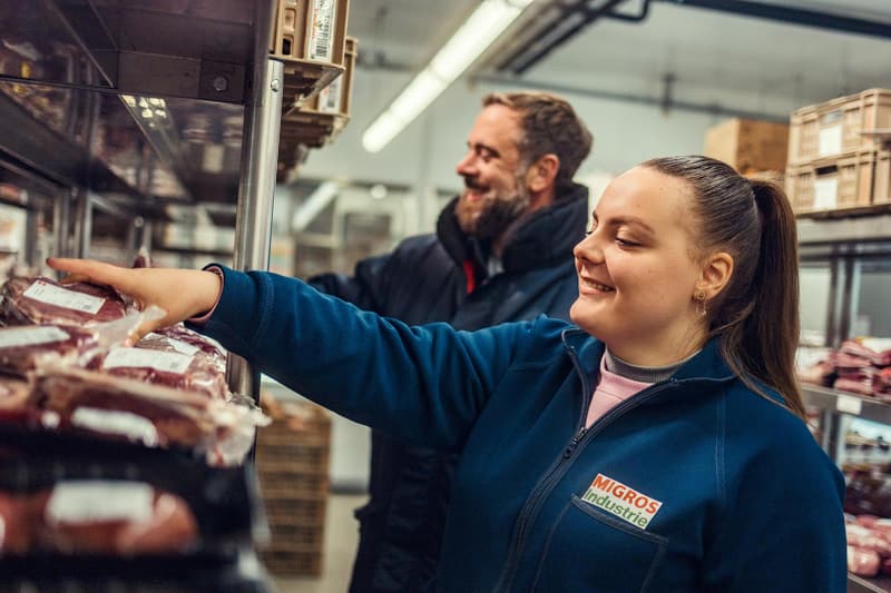 Mitarbeitende im Micarna-Shop