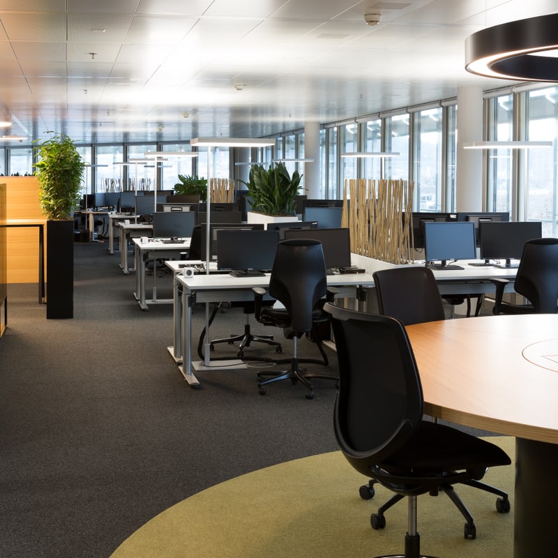 Tischanordnung in der neuen Arbeitswelt des MGB