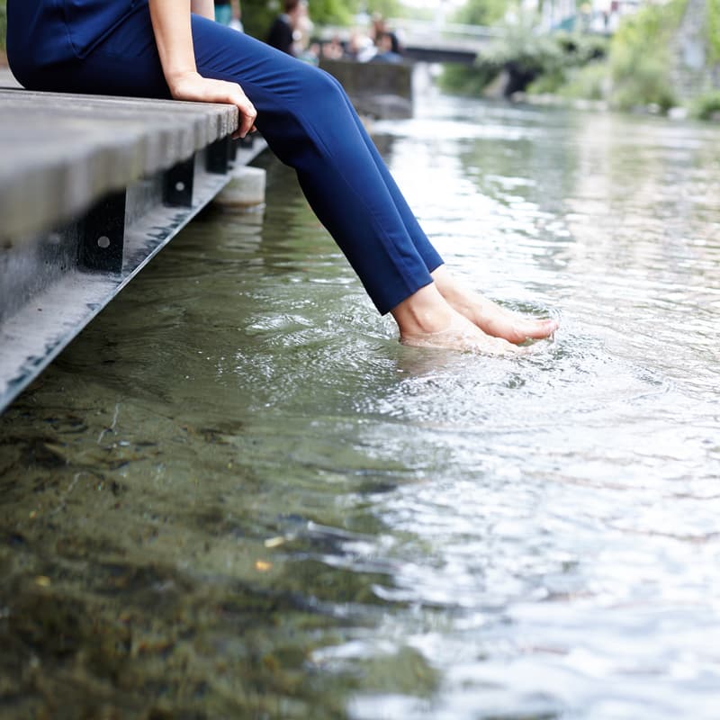 Füsse im Fluss