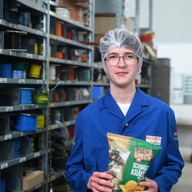 Automatiker mit Chips Packung