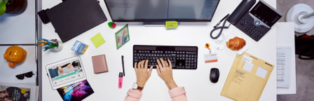 Stagiaire sur le lieu de travail 